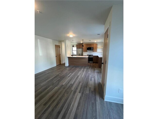 Photo - 131 W 46th St