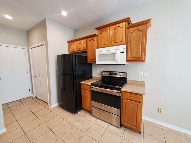 Photo - 3 bedroom, 2.5 bath 2 car garage Townhouse