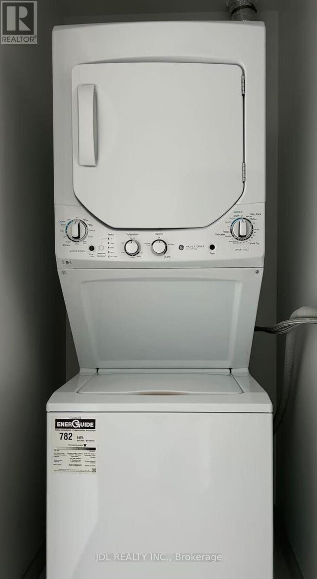 Photo - 285 Dufferin St