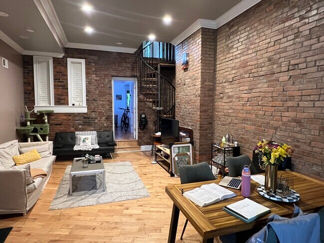 Living area (ground floor) - 1714 Sarah St Unidad 1