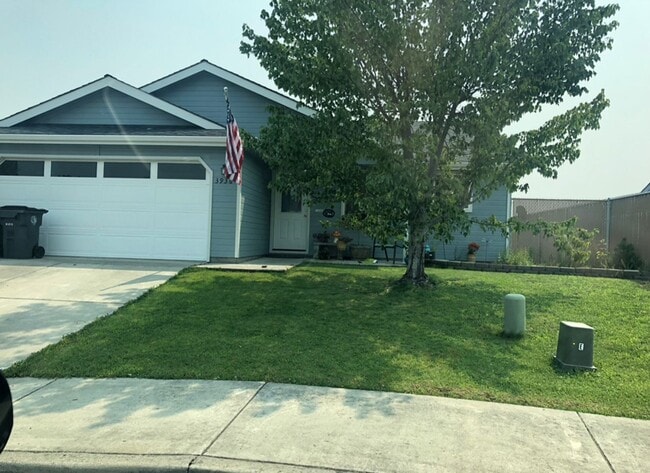 Photo - Beautiful 3 bedroom 2 bathroom home with new range, paint and carpet available soon!