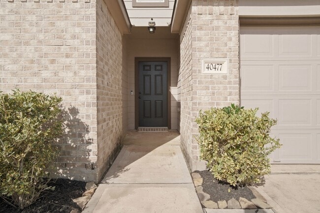 Photo - 40477 Mostyn Lake Dr