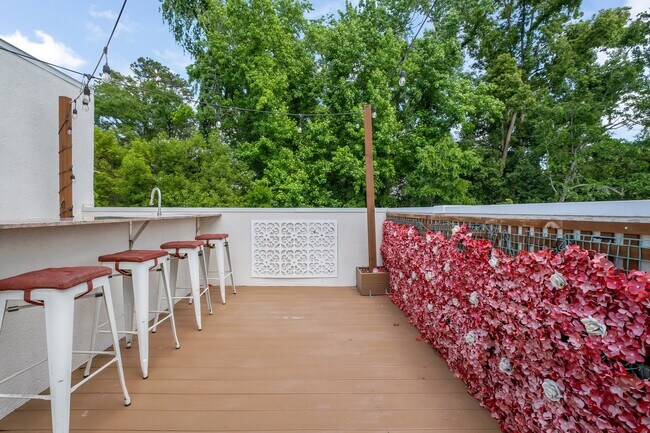 Photo - 583 Plymouth Ct