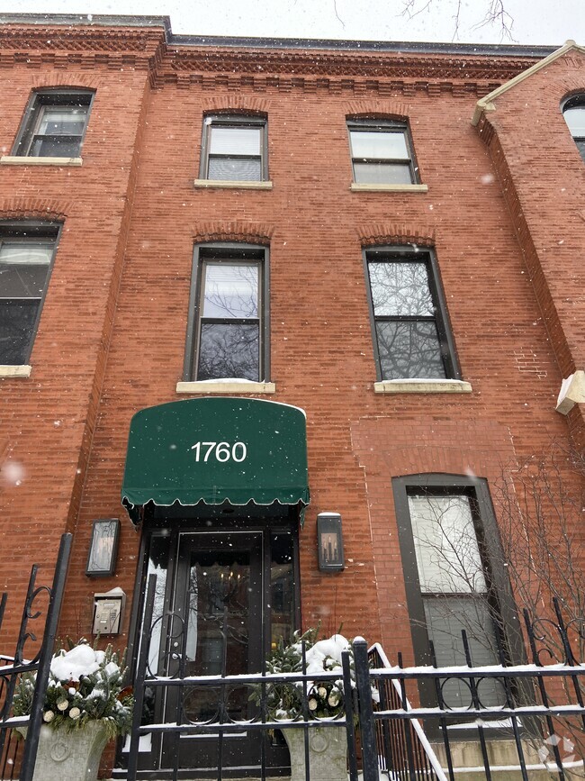 Building Photo - 1760 N Wells St Unit 2F Rental