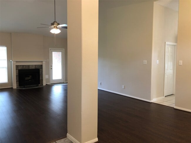 Building Photo - 818 Oak Lodge Ct