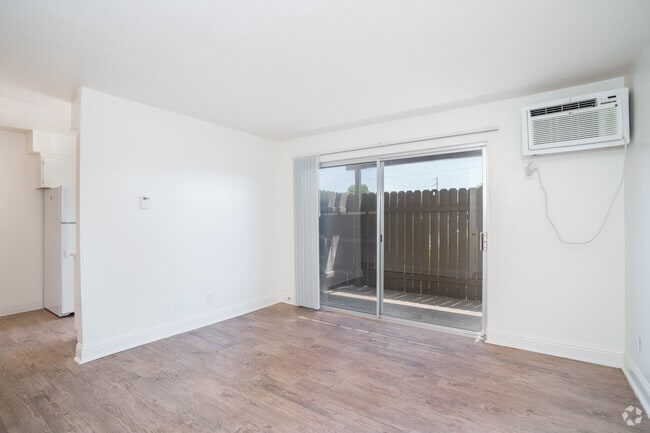 1BR, 1BA - The Oak - Living Room