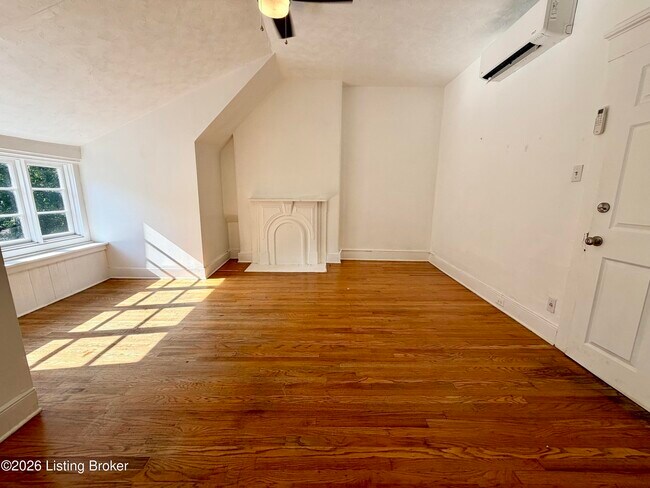 1466 St James Ct Unit 4