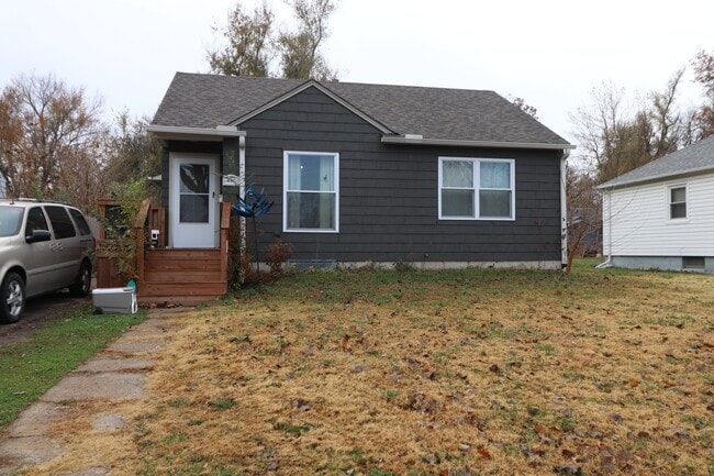 Building Photo - 511 W Pine St