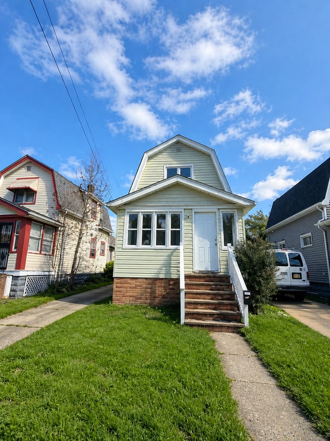 Building Photo - Spacious 4-Bedroom Home in Cleveland