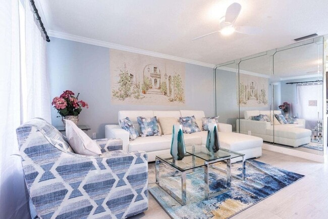 Photo - 343 Balsam St