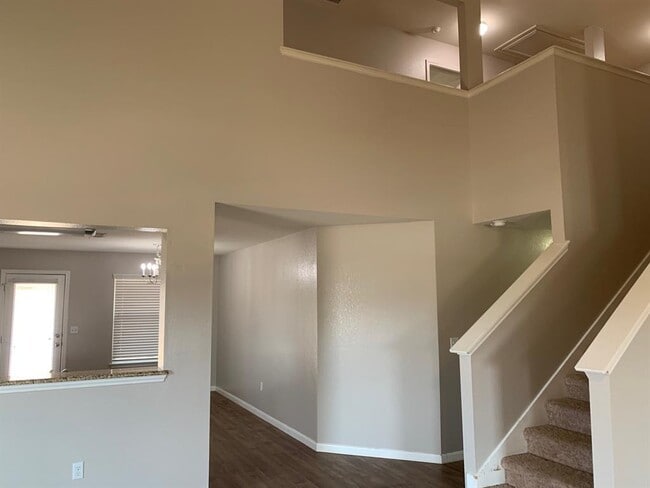 Photo - 384 Discovery