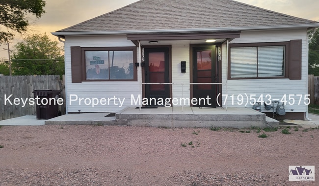 Building Photo - Pet Friendly! Small Dog Allowed - Duplex - 1 Bedroom/1 Bathroom/1 Car Garage for Storage  $875/$875 Unit 1102 W. 16th Street