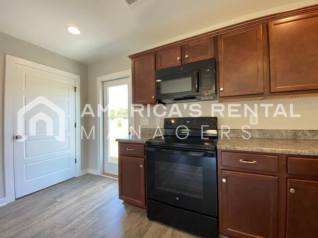 Photo - Home for Rent in Talladega, AL!!! AVAILABLE NOW!!!