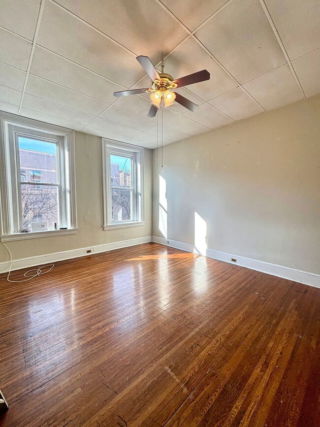 Building Photo - 241 N Queen St Unit 3