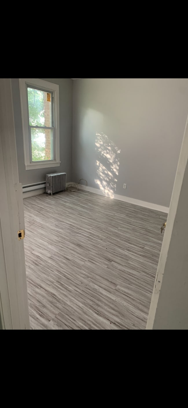 9 Warren St Unit 3