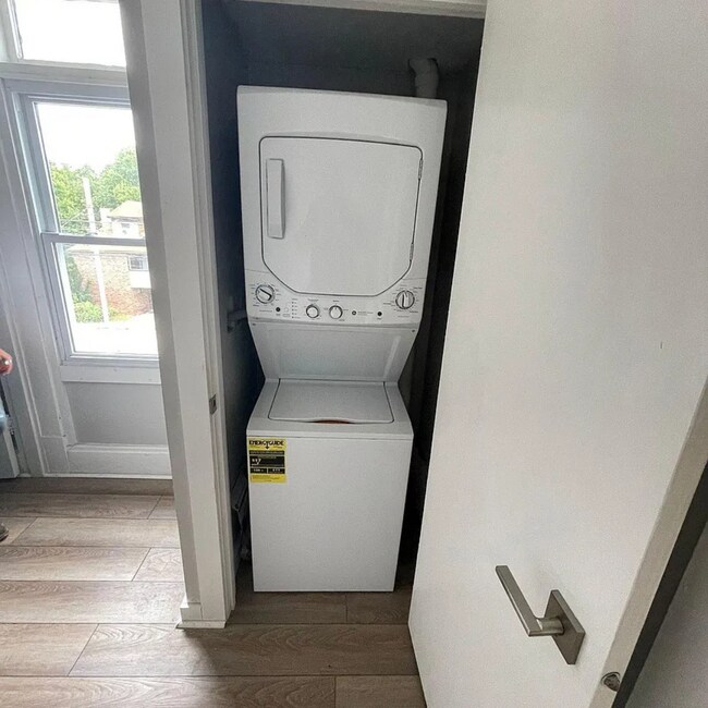 Photo - 2015 Broadway Ave Unit Floor 2