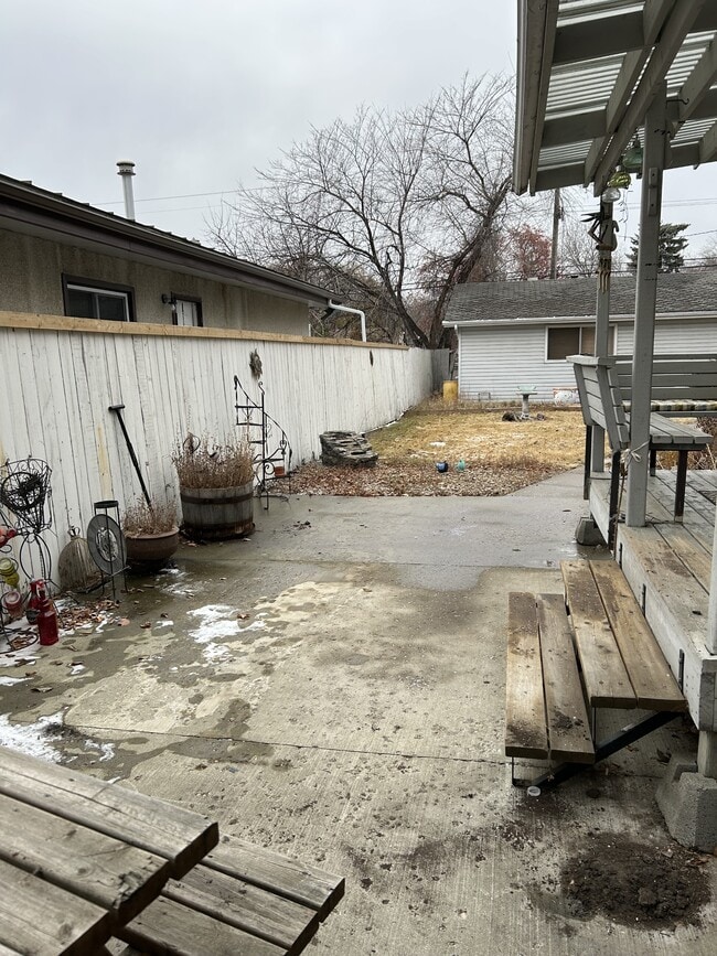 Photo - 11864-11858 58 St NW