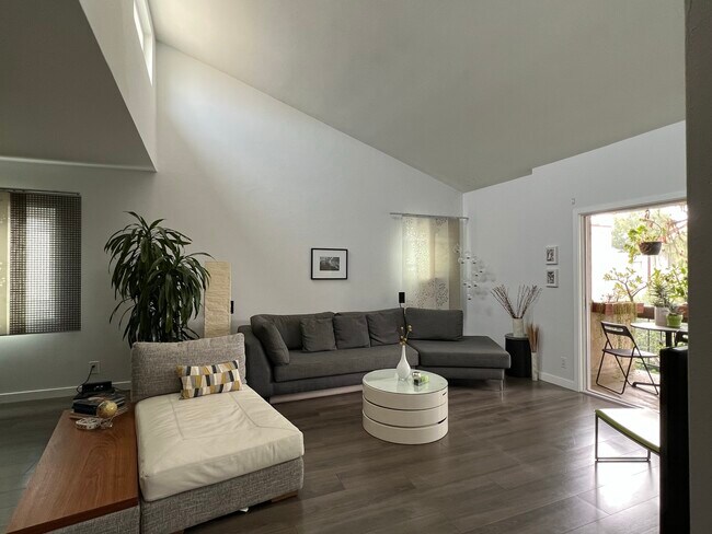 Photo - 6151 Canterbury Dr Unit 302