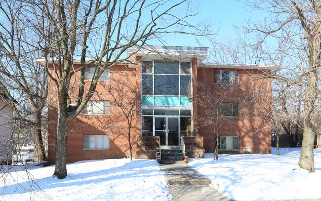 Primary Photo - 126 S Franklin St Apartments