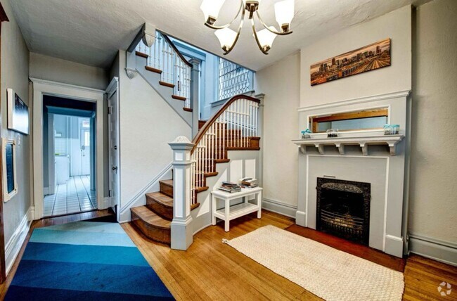 Building Photo - Beautiful two story Unit 2 Rental