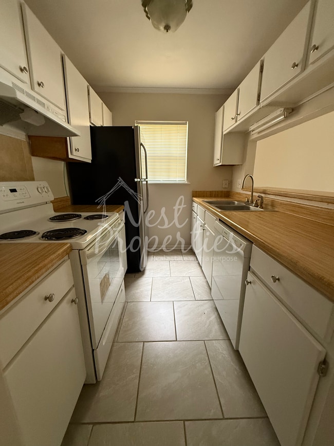 Photo - 104 Country Town Dr