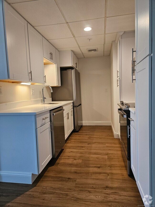 Building Photo - 100C Danbury Rd Unit 2G Rental