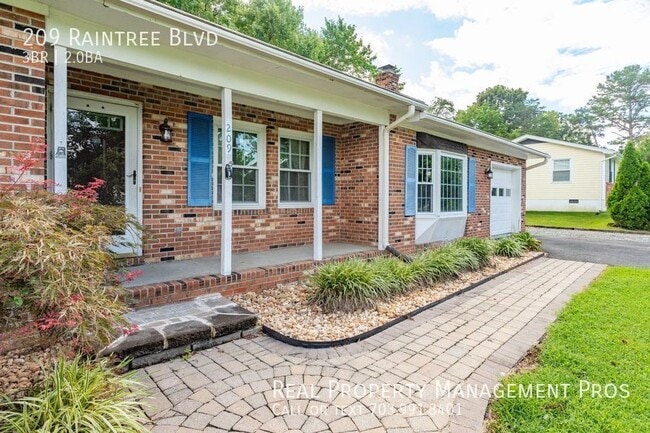 Photo - 209 Raintree Blvd