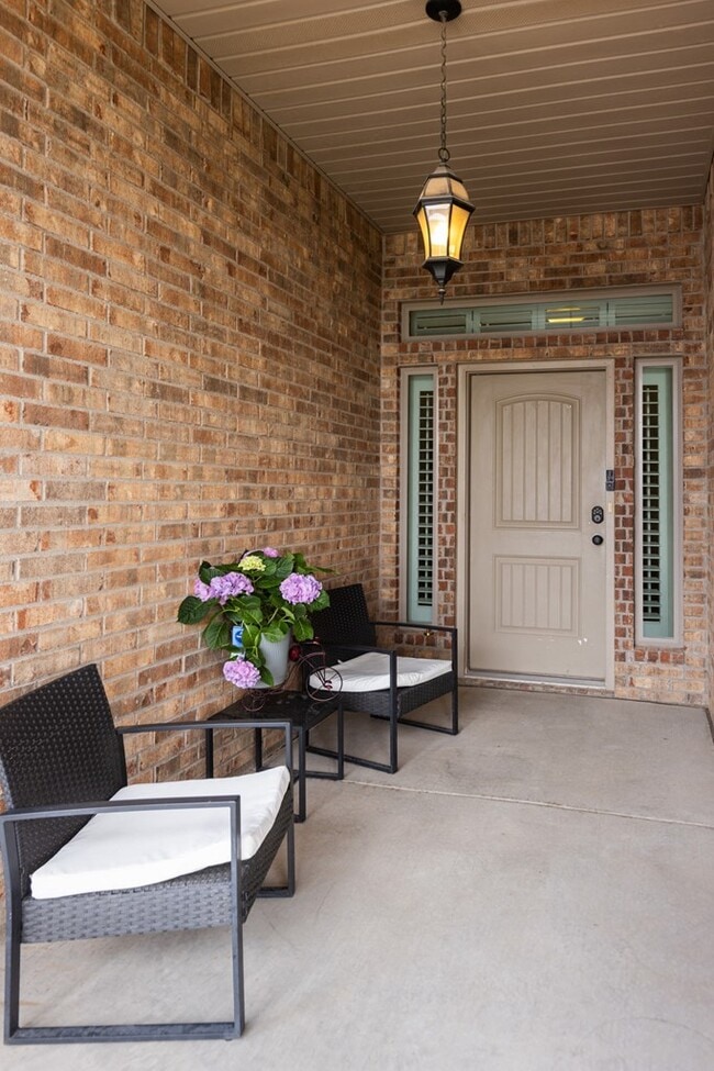 Photo - 825 E 91st St