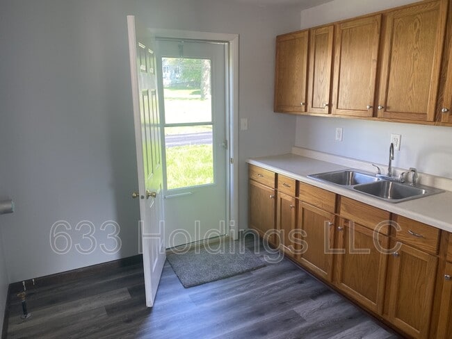 Photo - 139 Shadoway Dr