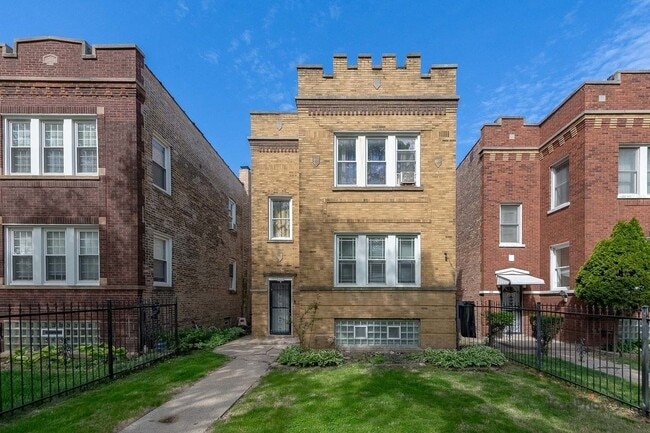 Building Photo - 1632 N Linder Ave