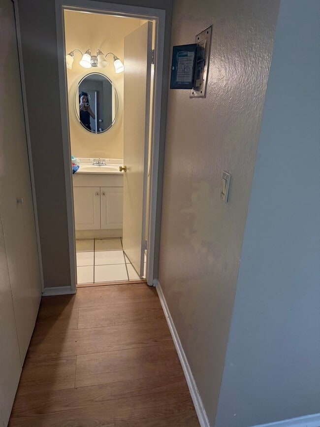 Photo - 2 Bedroom 1.5 Bath Beautiful Townhome in E...