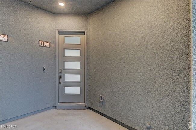 Building Photo - 600 Carriage Hill Dr Rental