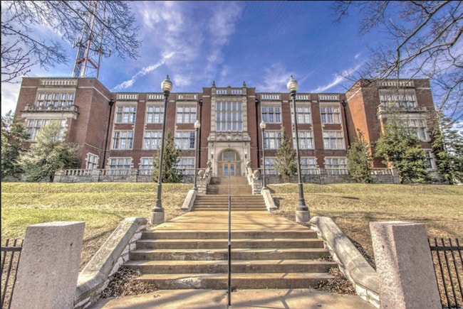 Building Photo - $200 OFF! Updated 3 Bed 1 Bath Apartment w... Unit 1517 S. Theresa Ave. #307