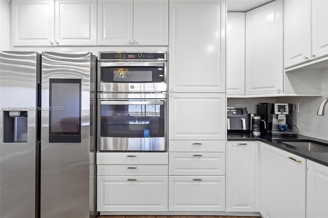 Photo - 600 Three Islands Boulevard Unidad 604