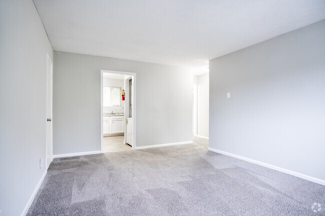 1BR, 1BA - 720SF - Living Room - Whispering Oaks