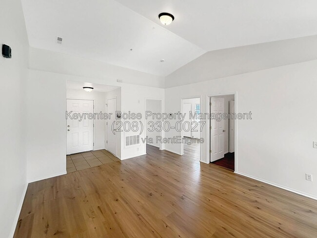 Photo - 2111 E White Oak Ct Unit 201