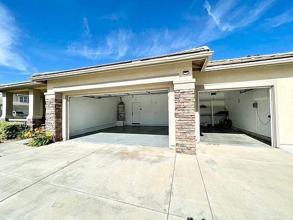 Photo - 3 Bed / 2 Bath Pool Home with Big Landscaped Yard & 3-Car Garage