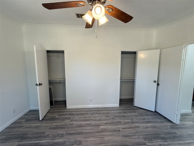 Building Photo - 10621 Parker Dr