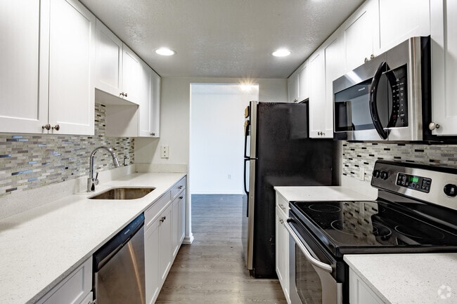 2BR, 2BA - 1,249SF - North Penthouse