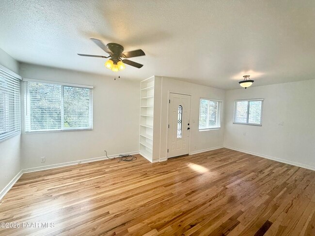 Photo - 424 W Leroux St