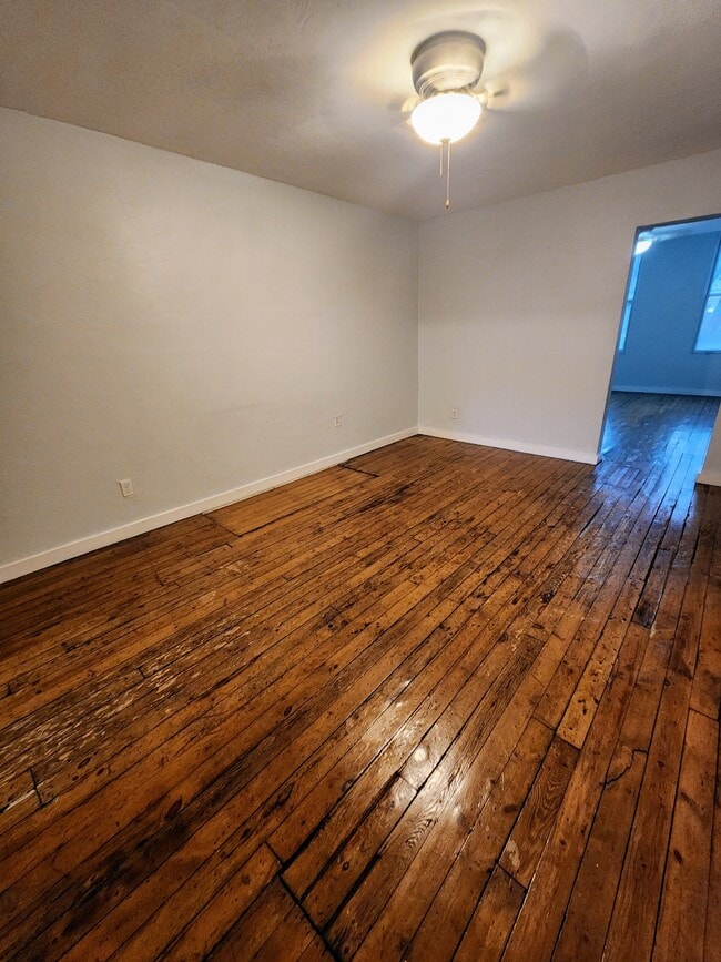 Building Photo - 5233 Butler St Unit 2nd Floor