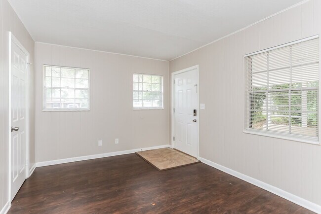 Photo - 7137 Pellias Rd