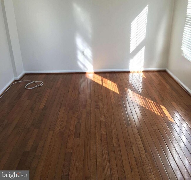 Photo - 8014 Lakecrest Dr