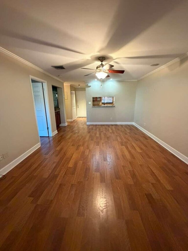 Building Photo - 2050 Oleander Blvd Unit 2-202