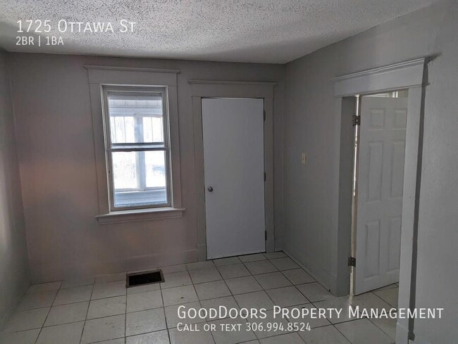 Photo - 1725 Ottawa St
