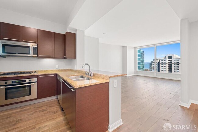 425 1st St