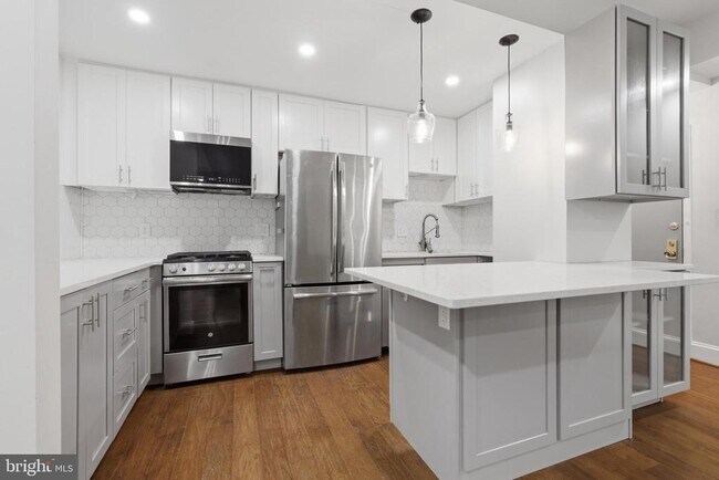 Building Photo - 2127 California St NW Unit 102