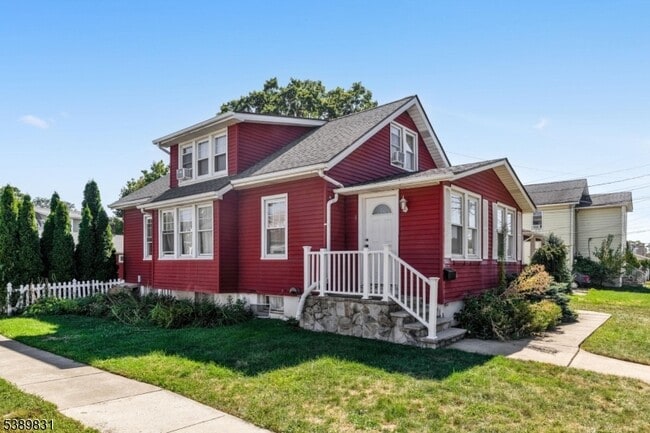 Photo - 317 Hawthorne Ave