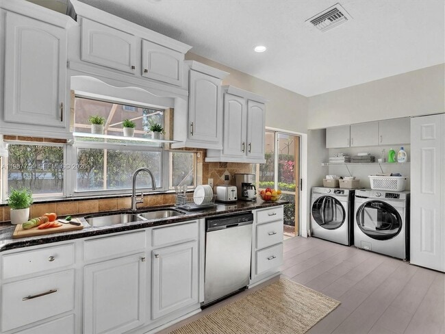 Photo - 11407 Lakeview Dr