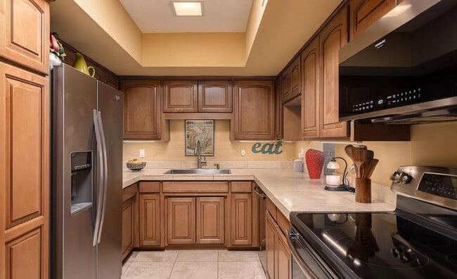 Photo - Sophisticated Catalina Foothills Sanctuary: Premium 3-Bedroom Townhome with 2-Car Garage